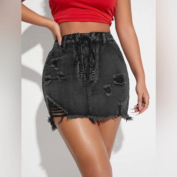 Cute denim skirt Size 6. Worn once! - Picture 1 of 4